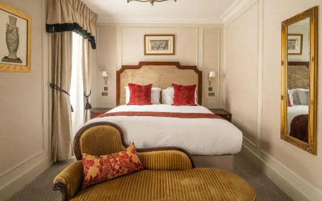 The Leonard Hotel