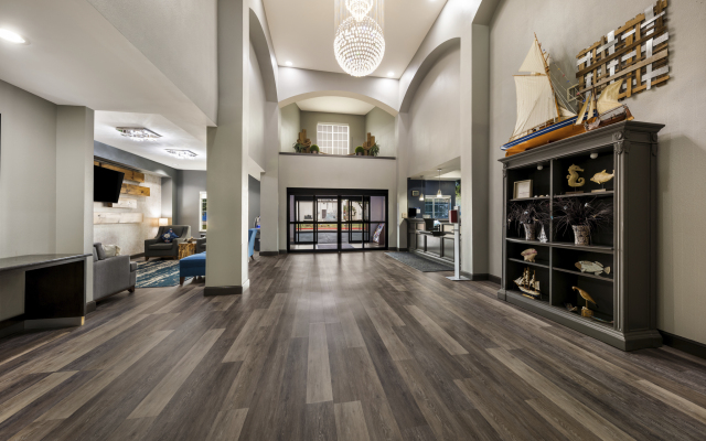 Best Western Plus Lake Dallas Inn & Suites