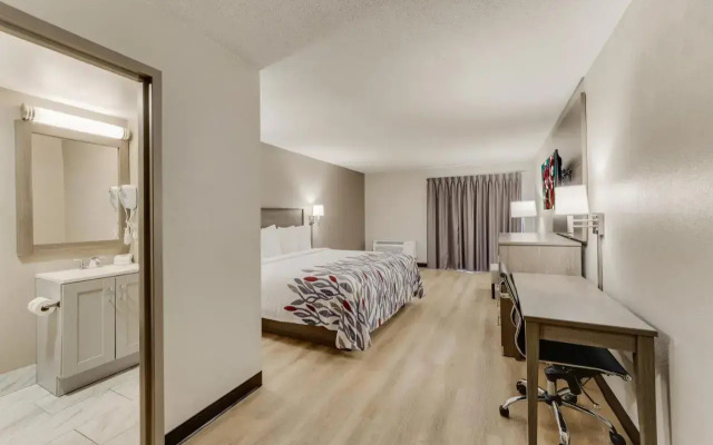 Red Roof Inn & Suites Newport – Middletown, RI