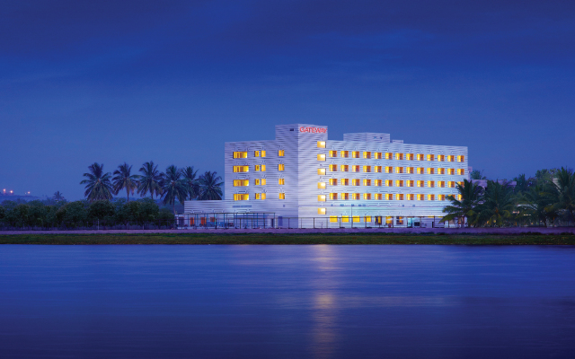 Hotel Naveen Lakeside