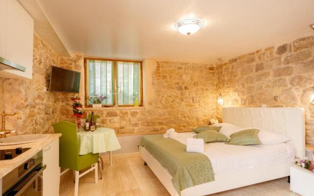 Stone House Luxury Rooms