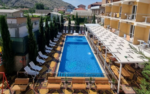 Kanarya Guest House