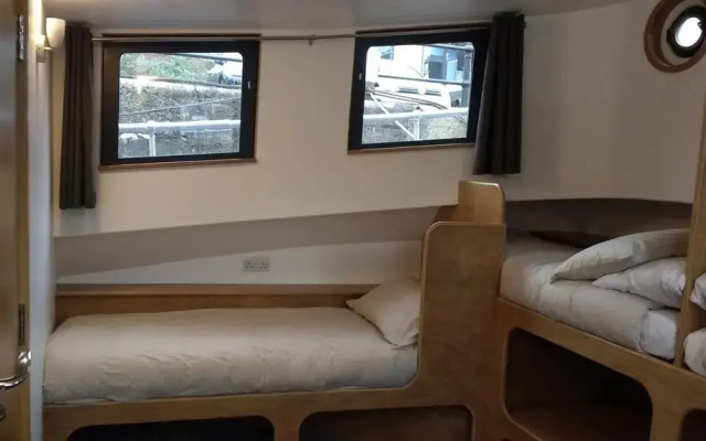 Kyle Blue Bristol - Luxury Hostel Boat