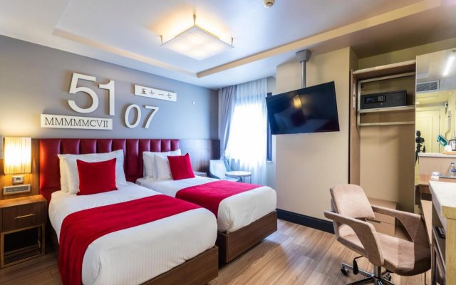 Отель Ramada by Wyndham Istanbul Pera