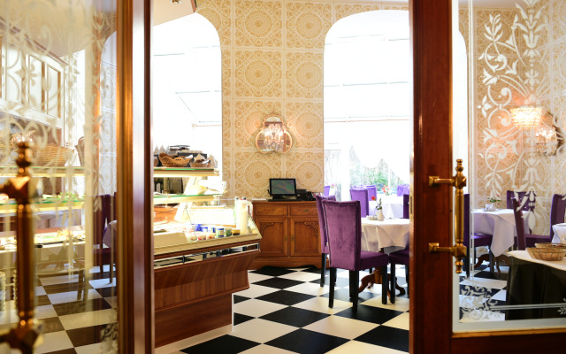 Hotel Alexandra