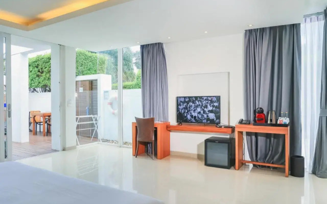 KC Beach Club & Pool Villas