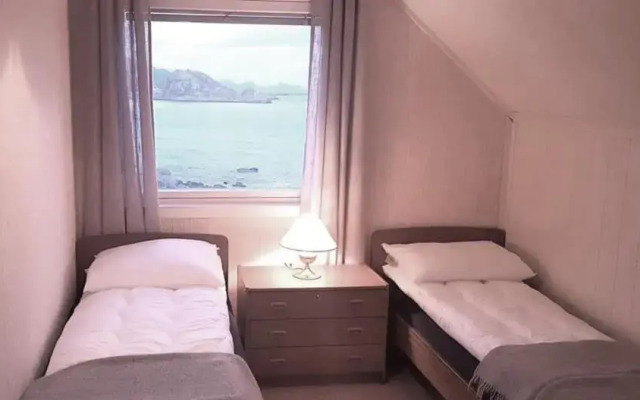 House by the sea Reine, Lofoten