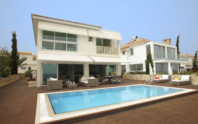 5 Br Villa - Leonies' By The Sea - Chg 8913