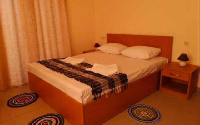 Apart-Hotel "Family House"