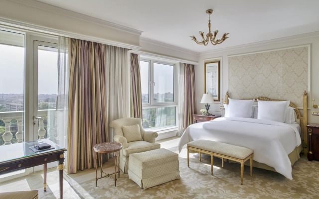 Отель Four Seasons Cairo at First Residence