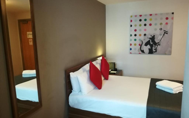 Отель The Mitre Brighton