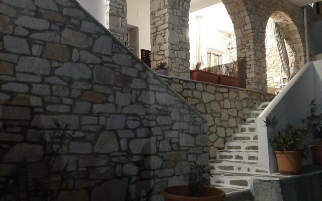 Flora Rooms & Apartments
