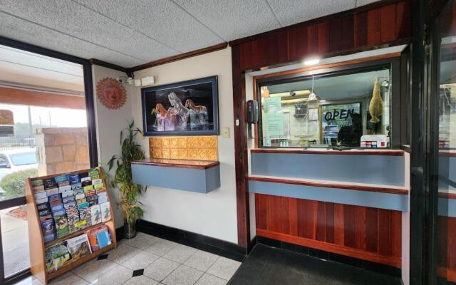 Americas Best Value Inn & Suites Little Rock at Scott Hamilton Dr