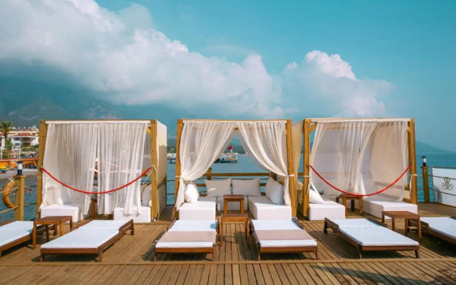 Отель Rox Resort