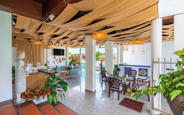 Kata Hill Sea View Hotel