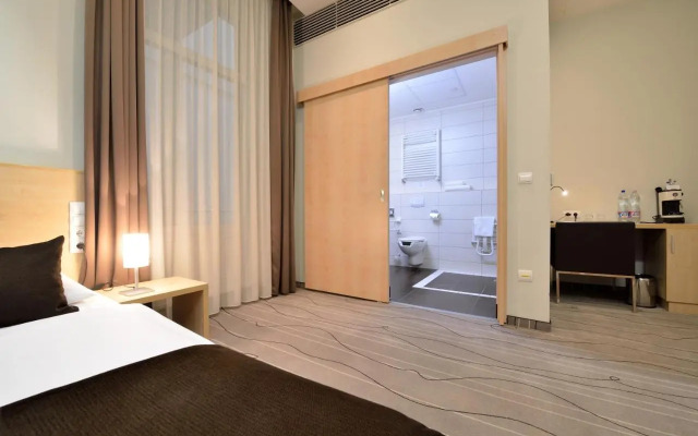 Promenade City Hotel