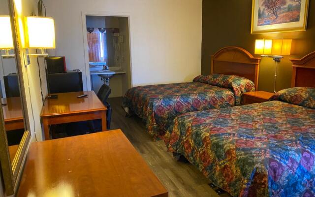 Country Club Inn & Suites