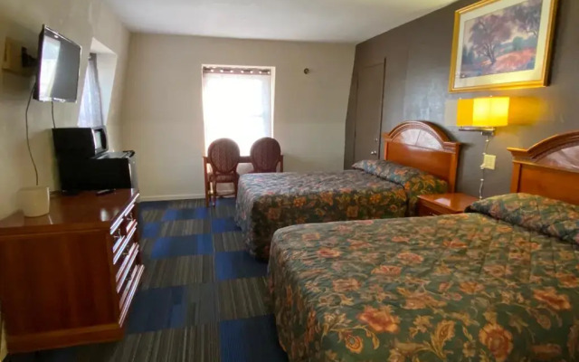 Country Club Inn & Suites