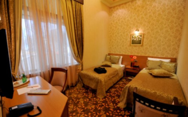 Riviera Hotel