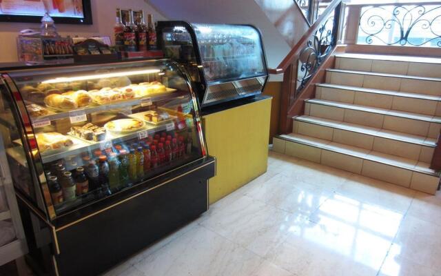 The Golden Peak Hotel & Suites powered by Cocotel