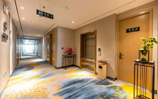 Urumqi Yinggang Hotel