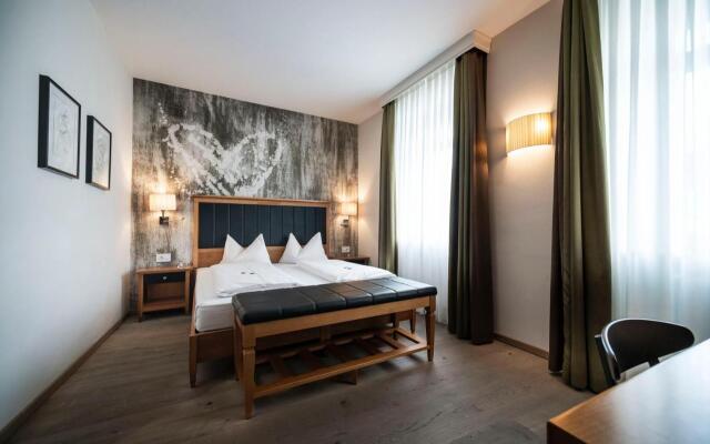 Post Hotel