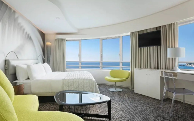 Le Meridien Beach Plaza