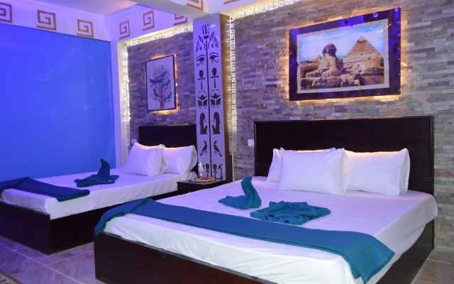 Comfort Pyramids inn