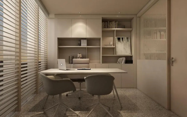 Zhengzhou East Railway Station Crossing Hotel