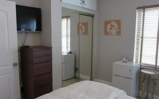 Ocean Front Casablanca Studios with FULL KITCHENS & Beach access By BL Rentals