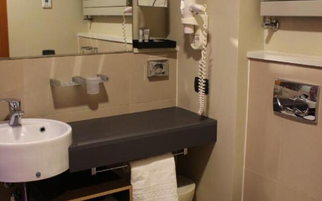 New Ipoint Hotel