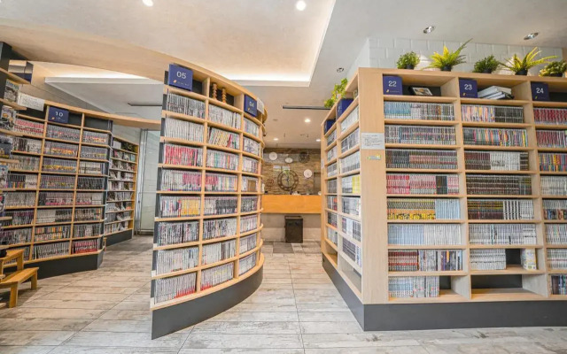 Quintessa Hotel Tokyo Haneda Comic & Books