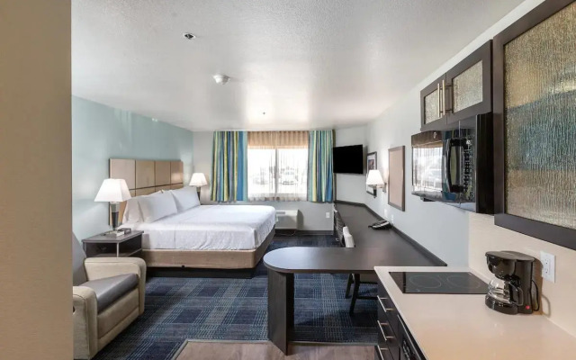Candlewood Suites Ontario - Convention Center