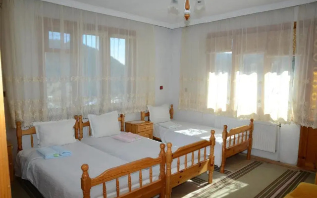 Kristal Guest House