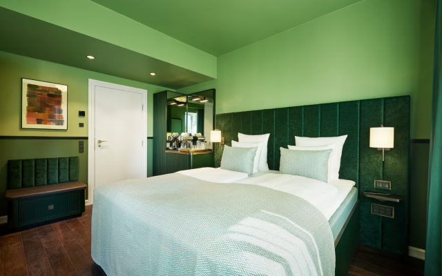Ascot Hotel & Apartments