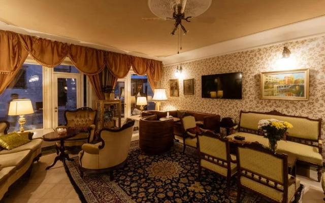 Allegro Hotel