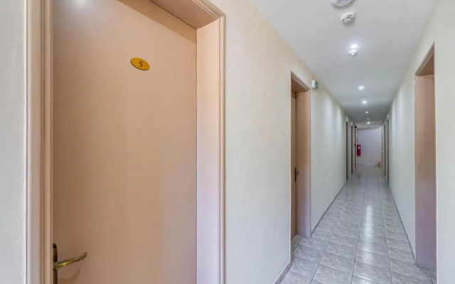 Angela Hotel and Apartments