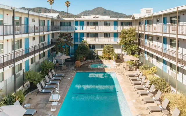 Marin Suites Hotel