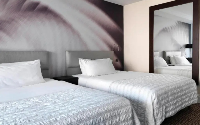 Le Meridien Beach Plaza
