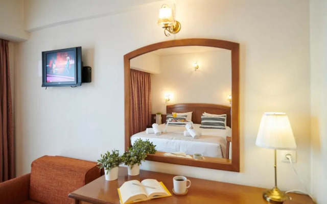 Crystal City Hotel
