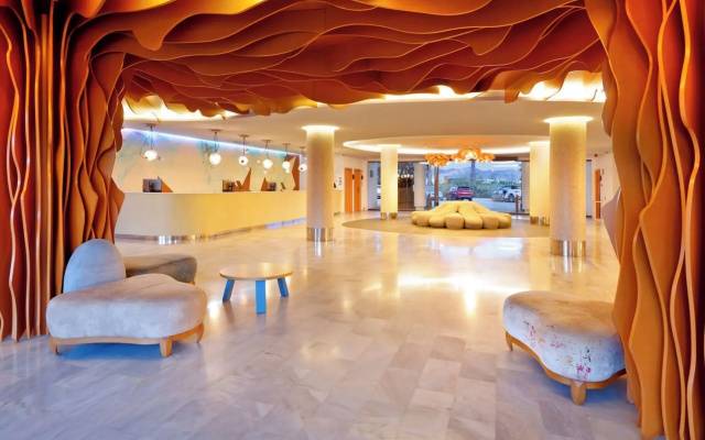 Курортный отель Grand Palladium White Island and Spa - All Inclusive