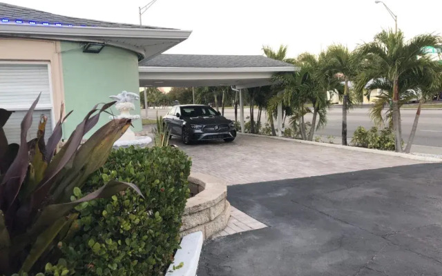 Tropical Palm Motel