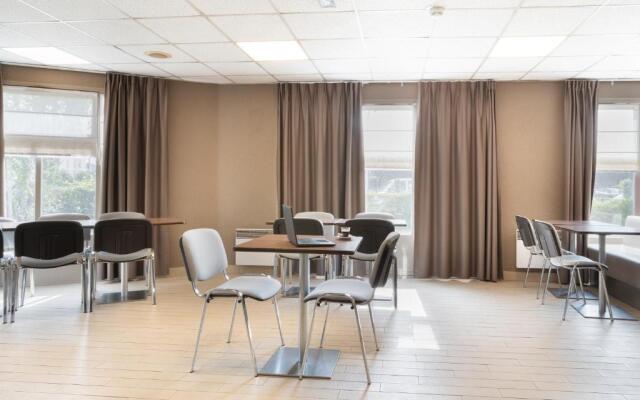 Campanile Morangis Orly Hotel
