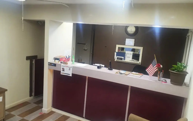 Country Club Inn & Suites