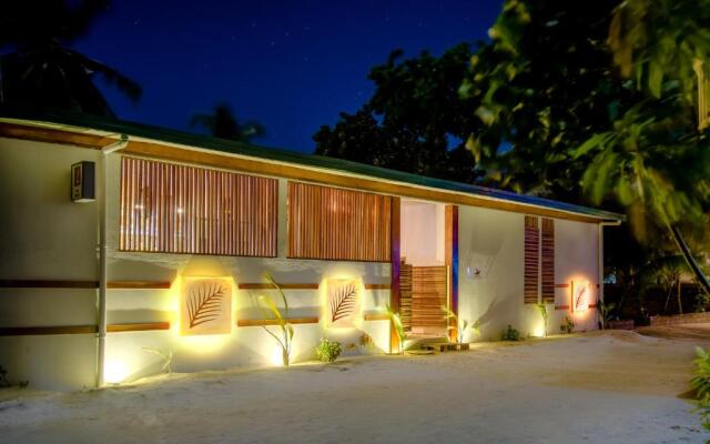 Dhiffushi White Sand Beach Hotel