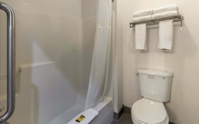 Best Western Plus South Hill Inn