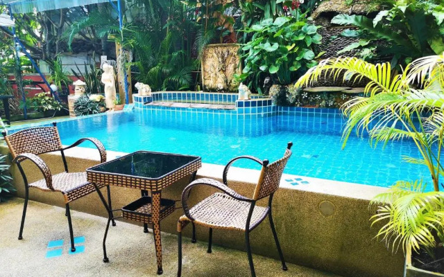 Seven Seas Hotel