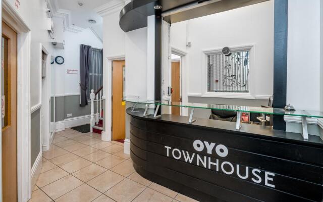 OYO Townhouse New England Victoria