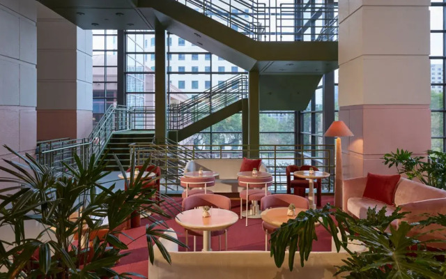 Downright Austin, A Renaissance Hotel