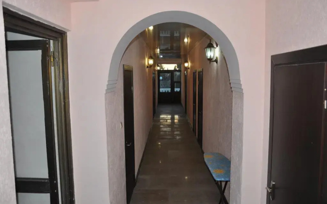 Guest House on prospect Ardzinba 257